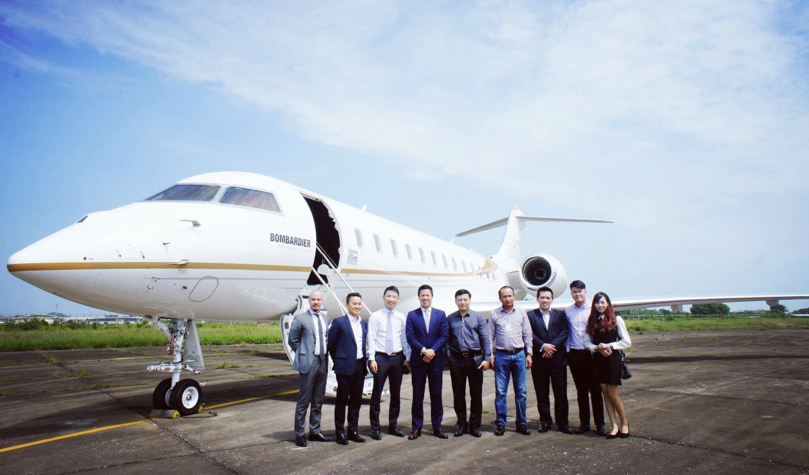 Chủ tịch Công ty Quốc tế IQCT cùng các doanh nhân nổi tiếng tham dự buổi ra mắt đầu tiên của  chuyên cơ Bombardier Global 6000 tại Việt Nam
