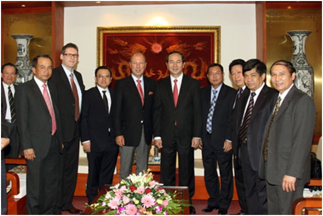 Chủ tịch Công ty Quốc tế IQCT dự Lễ ký kết hợp tác giữa Bộ Công an Việt Nam và Nhà in Quốc gia CHLB Đức  tại Văn phòng Chính phủ (10/2011)